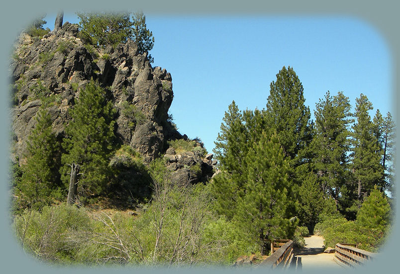 hiking trails along the deschutes river: benham falls on the wild and scenic deschutes river in bend, central oregon, the deschutes ochoco national forest.