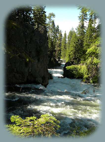 hiking trails along the deschutes river: benham falls on the wild and scenic deschutes river in bend, central oregon, the deschutes ochoco national forest.