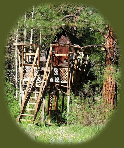 cabins on the river at gathering light ... a retreat near crater lake national park in southern oregon: cabins, treehouses on the river in the forest.