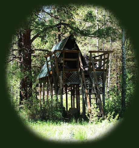 cabins on the river at gathering light ... a retreat near crater lake national park in southern oregon: cabins, treehouses on the river in the forest.