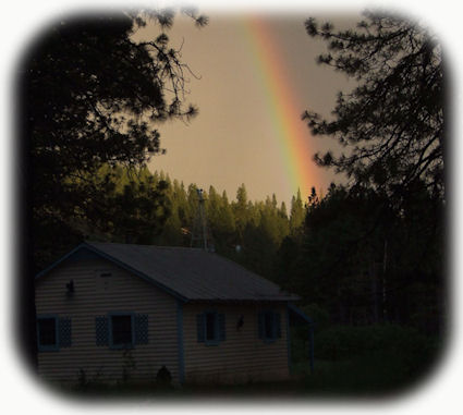 cabins on the river at gathering light ... a retreat near crater lake national park in southern oregon: cabins, treehouses on the river in the forest.