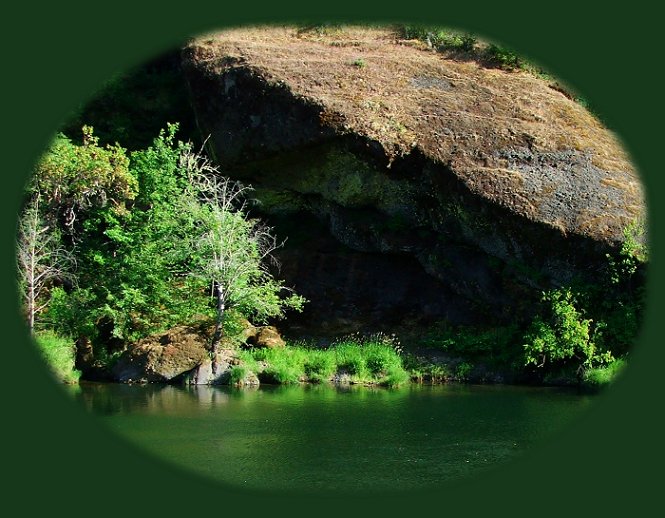 travel oregon. cow creek in the umpqua national forest, part of the wild and scenic umpqua river watershed.