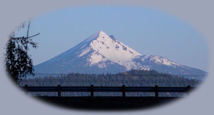 
hagelstein park birding trail, a klamath county park, not far from wood river wetlands birding trail. both are ideal for birders as they're part of the many klamath basin birding trails in the pacific flyway of southern oregon, not far from crater lake national park in the cascade mountains of oregon either.